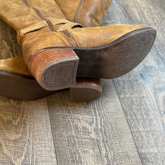 UGG Brown Heeled Boots Timeless Design - Picture 5 of 6